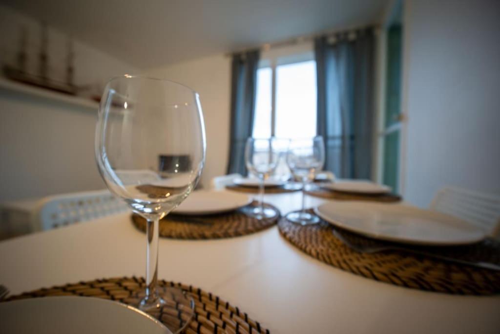 Fully Equipped Apartment Balcony Sleeps 7 Wifi Marseille Exterior photo