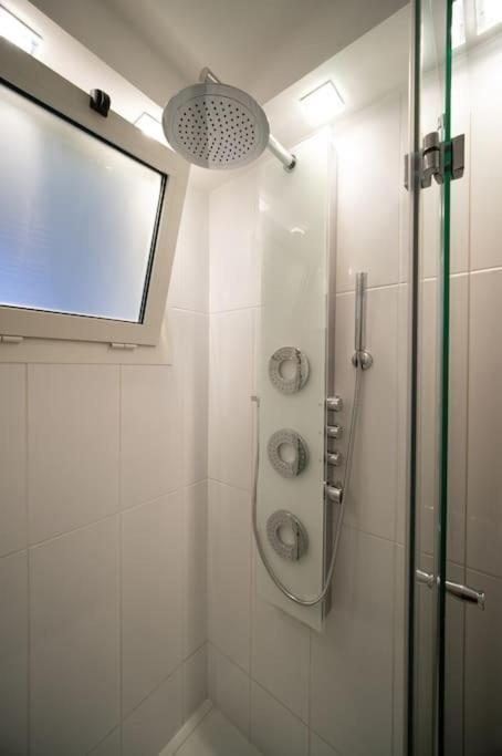 Fully Equipped Apartment Balcony Sleeps 7 Wifi Marseille Exterior photo